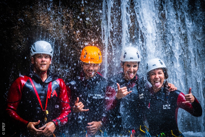 sortie-canyoning-proche-var-gorges-loup-canyons-experience-alpes-maritimes-initiation-famille
