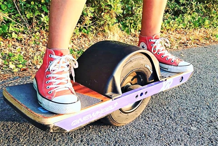 onewheel-skateboard-planche-electrique-holitrip-var-sortir-famille-83-enfants-ados-fun
