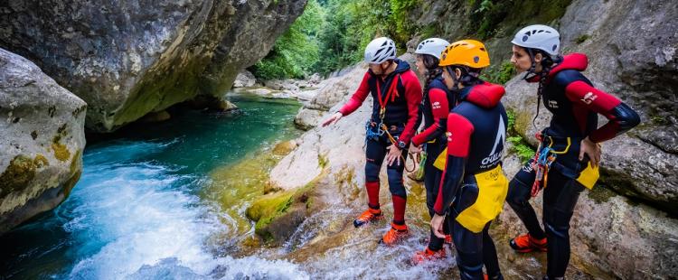 canyoning-proche-var-canyons-experience-gorges-loup-famille-enfants-cote-azur