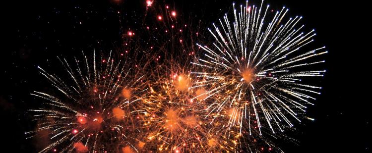 15-aout-2021-fete-var-83-feu-artifice-famille-bal-festivites